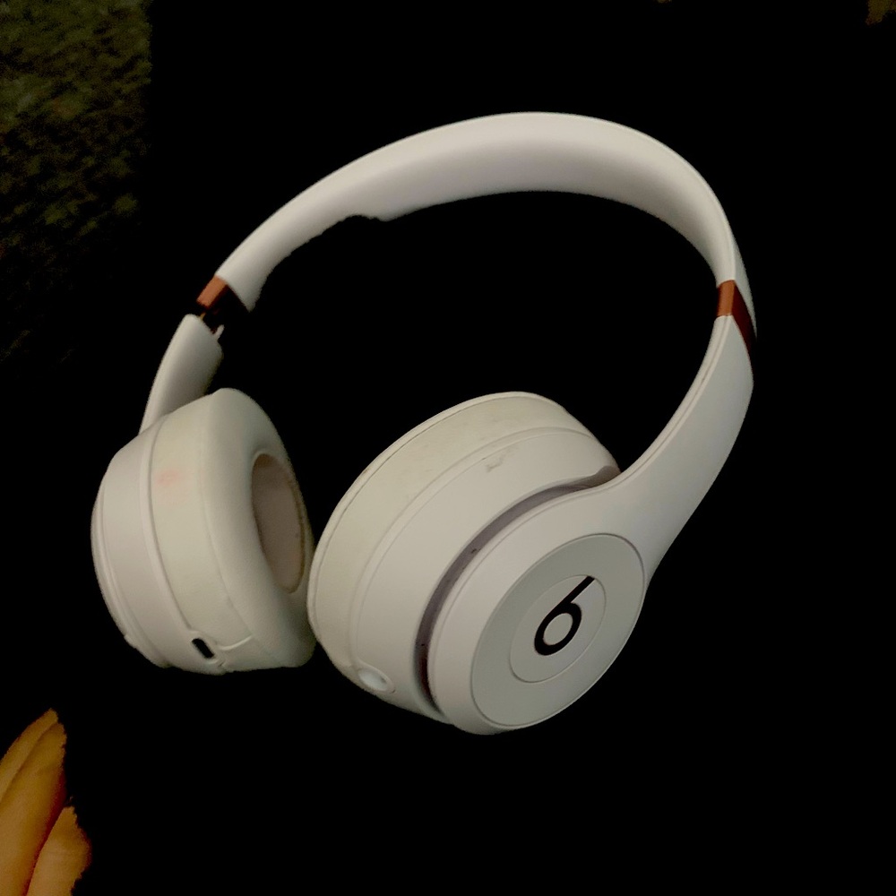 Kids beats pink